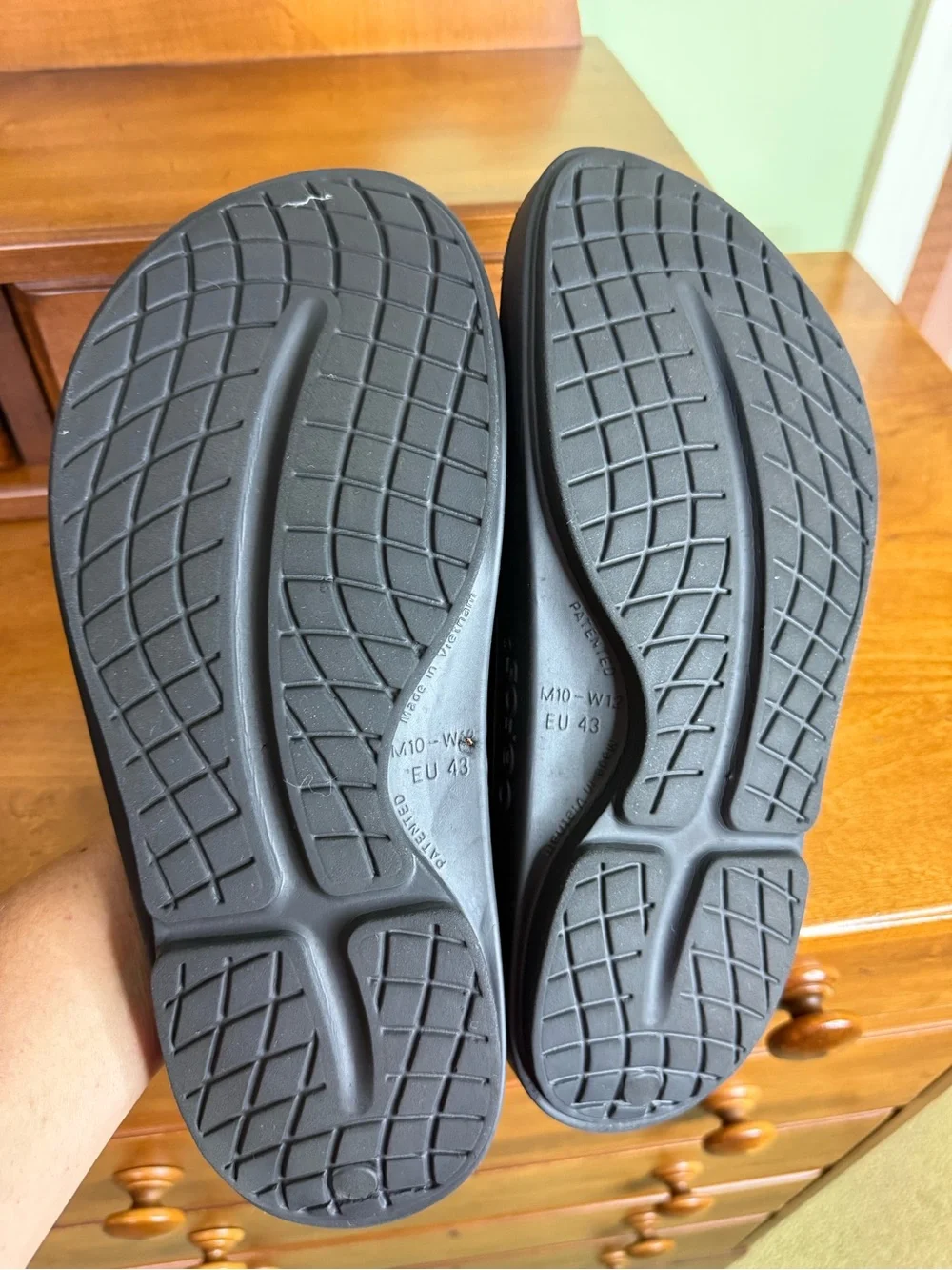 OOFOS OOAHH recovery slide sandals black M10 W12 EU42 orthotic, beach walking